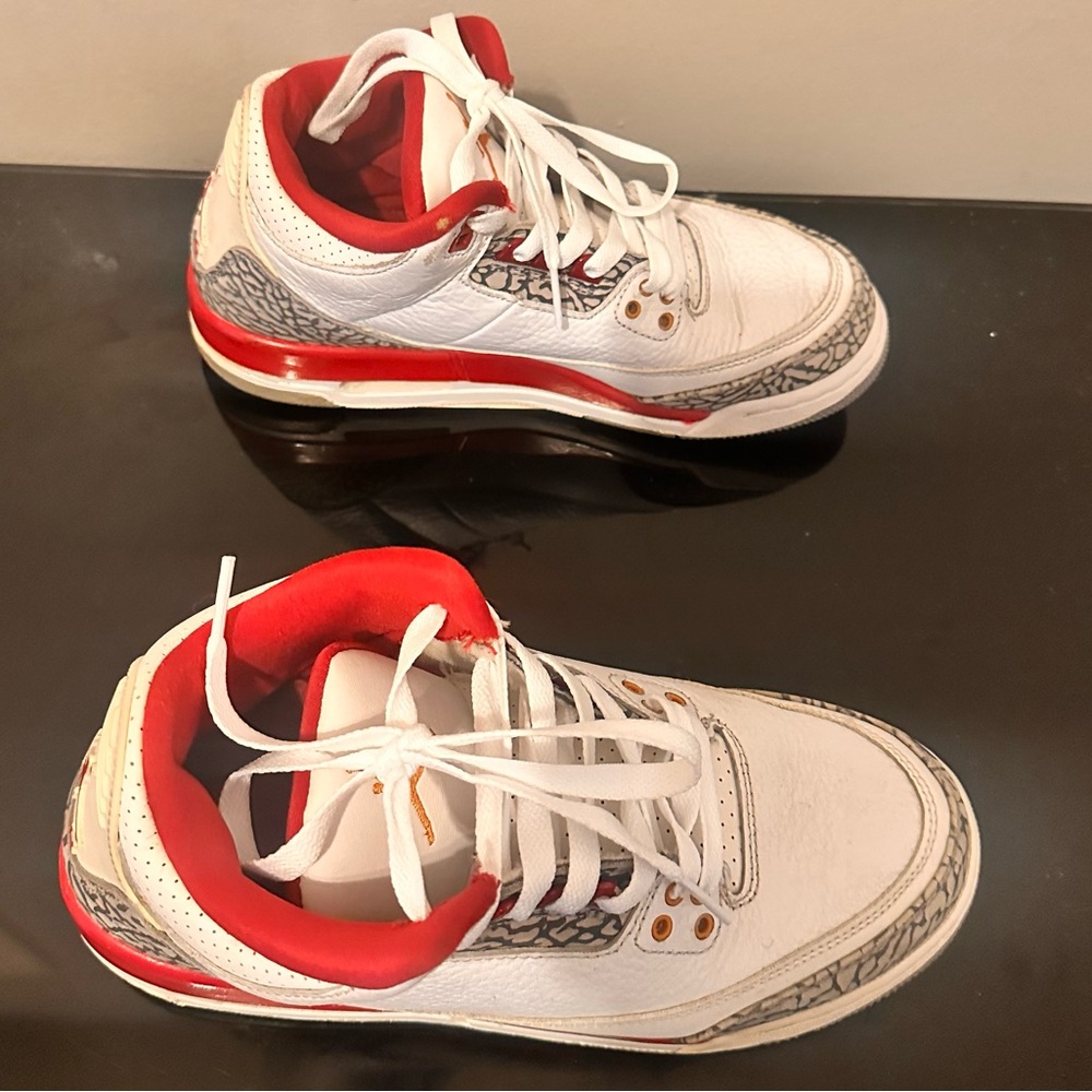 Jordan Men's White Red Elephant Print Athletic Shoes - Picture 3 of 9